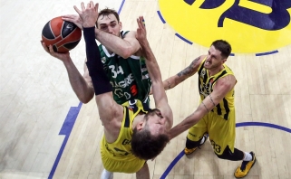 Cavanaugh – geriausias Eurolygos turo kovotojas dėl kamuolių, MVP – "Maccabi" centras